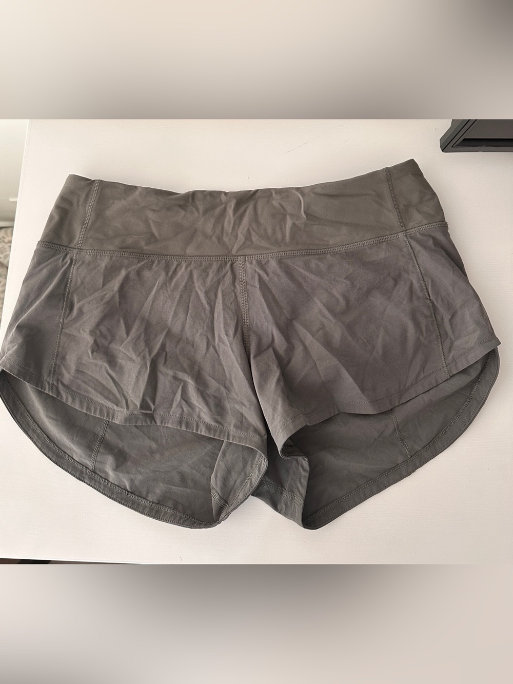Lululemon speed up 2.5 shorts